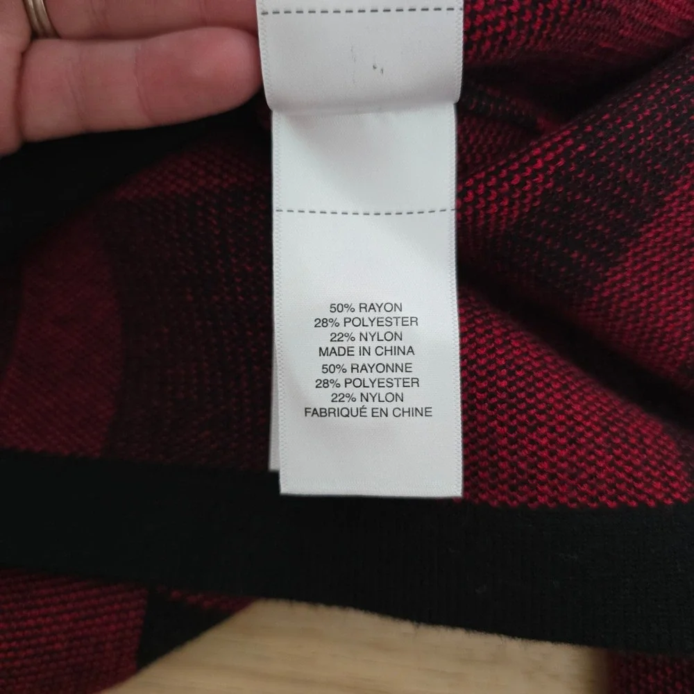 UNTUCKit for Her Chole Red Black Buffalo Plaid Cardigan Sweater Size ‎ Small